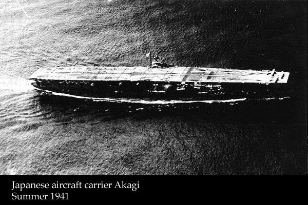 Galeria zdjęć wojennych widzianych z lotu ptaka - ww2_japanese aircraft carrier Akagi 1.jpg