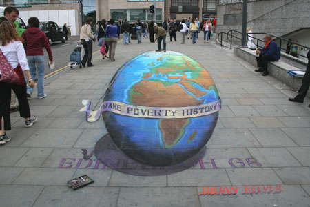 Iluzja na chodniku - globe.jpg